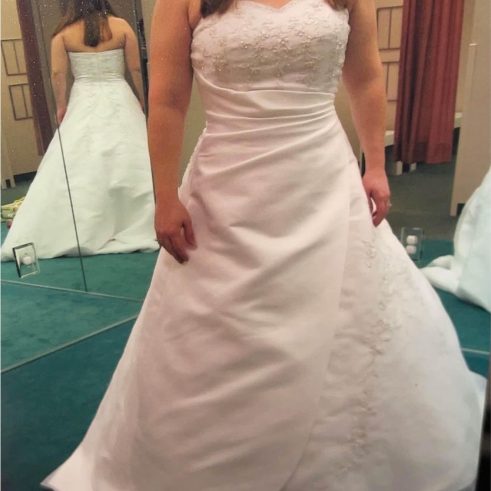 Strapless Organza A- Line Bridal Gown (vintage), size 14